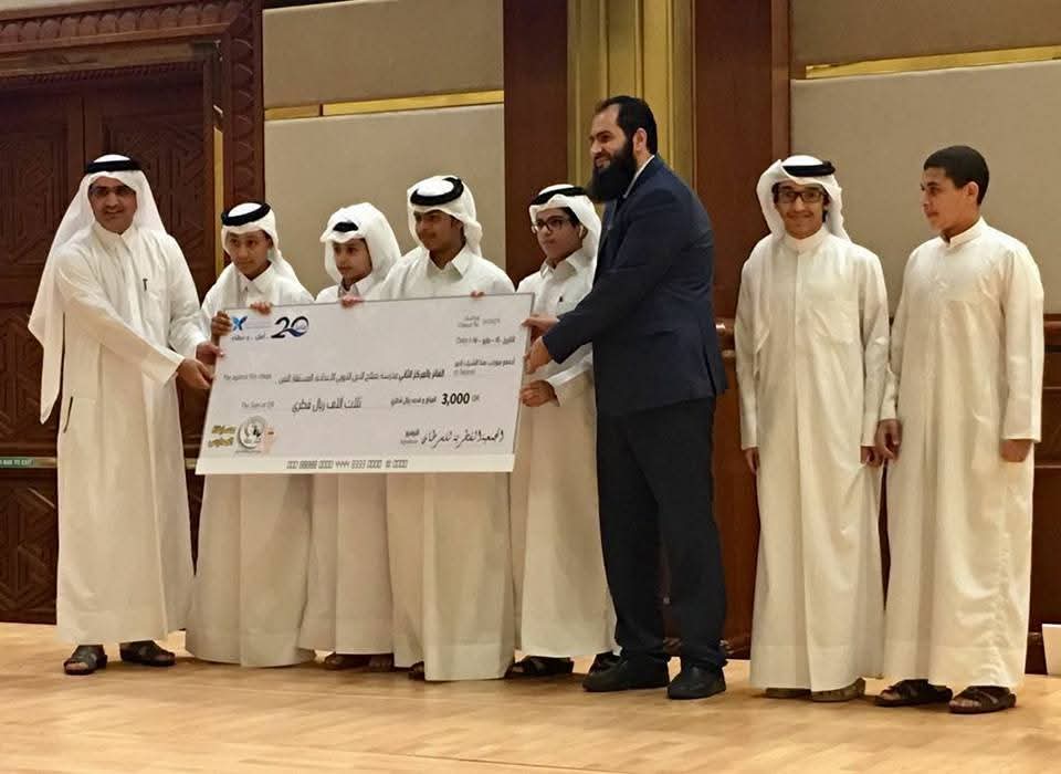 الحصول على جائزة الإبداع التشكيلي
